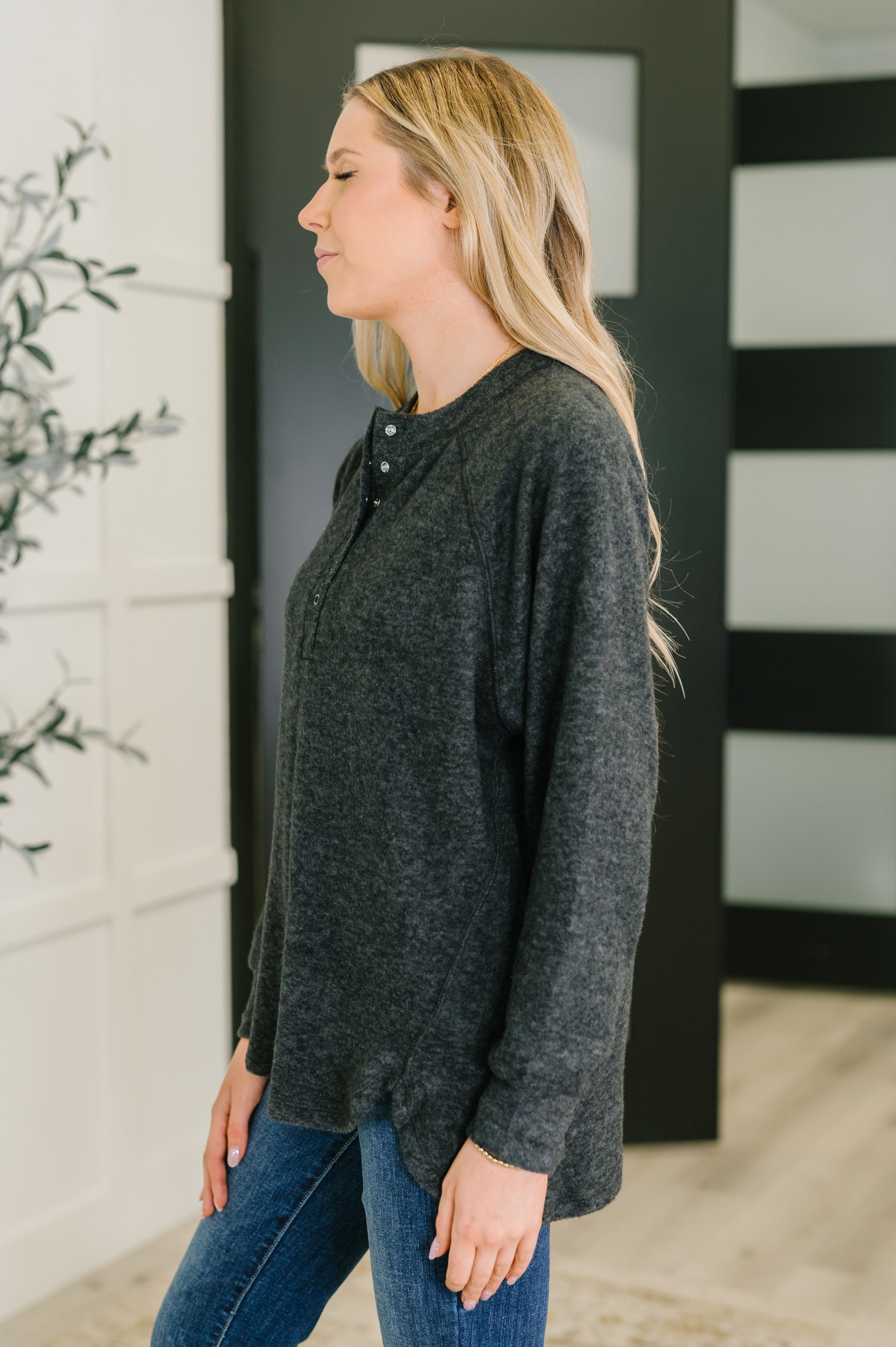 Urban Flux Scooped Hi-Low Long Pullover in Black-Womens-Stay Foxy Boutique, Florissant, Missouri