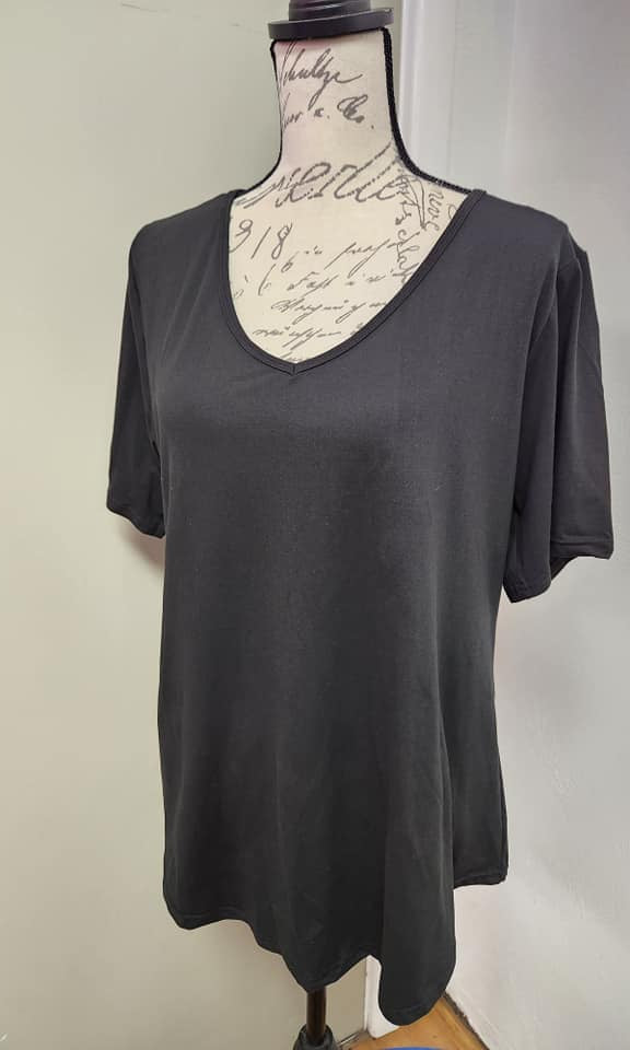 SOLID BLACK-V-NECK TUNIC-Shirt-Stay Foxy Boutique, Florissant, Missouri