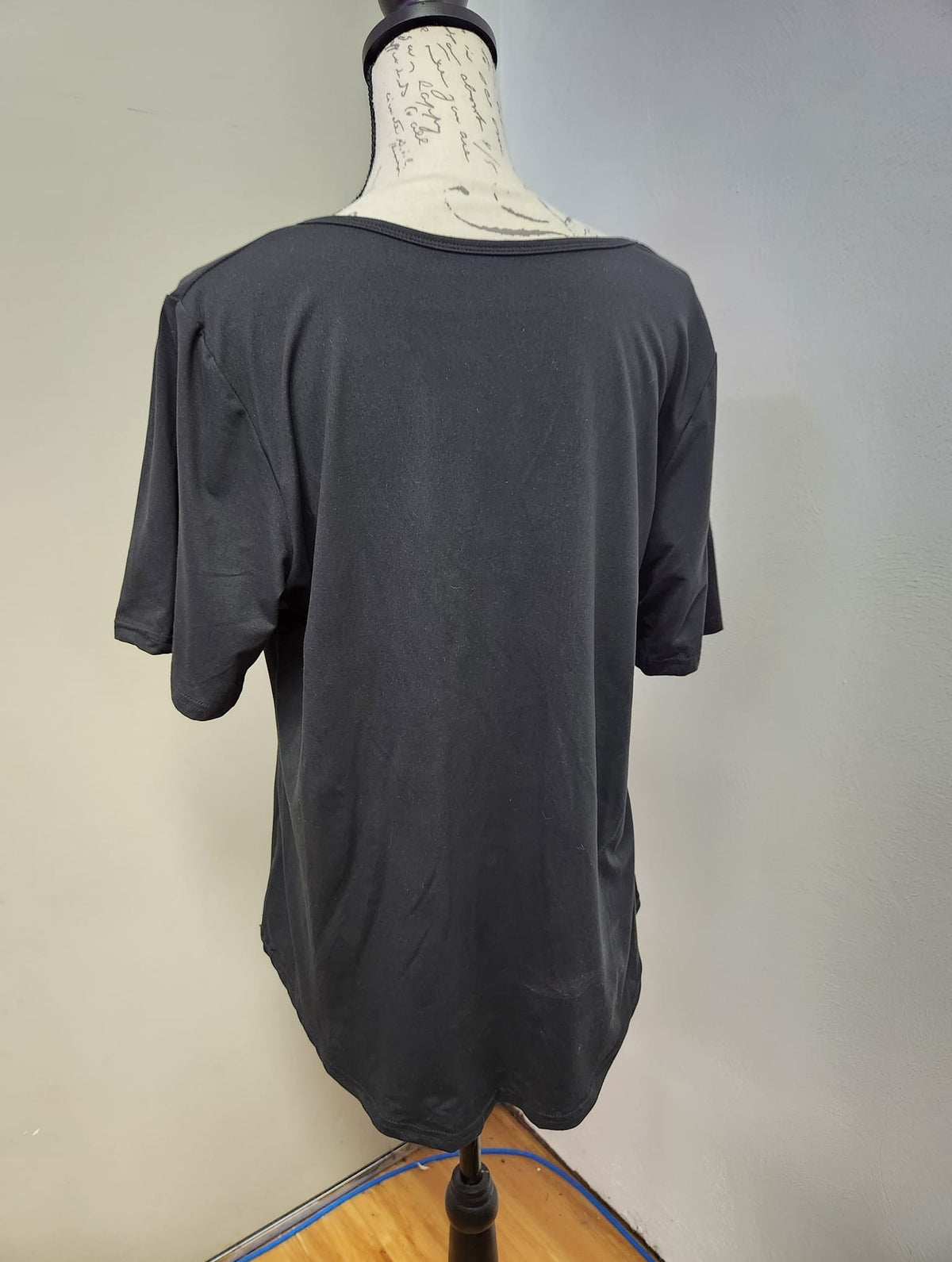 SOLID BLACK-V-NECK TUNIC-Shirt-Stay Foxy Boutique, Florissant, Missouri