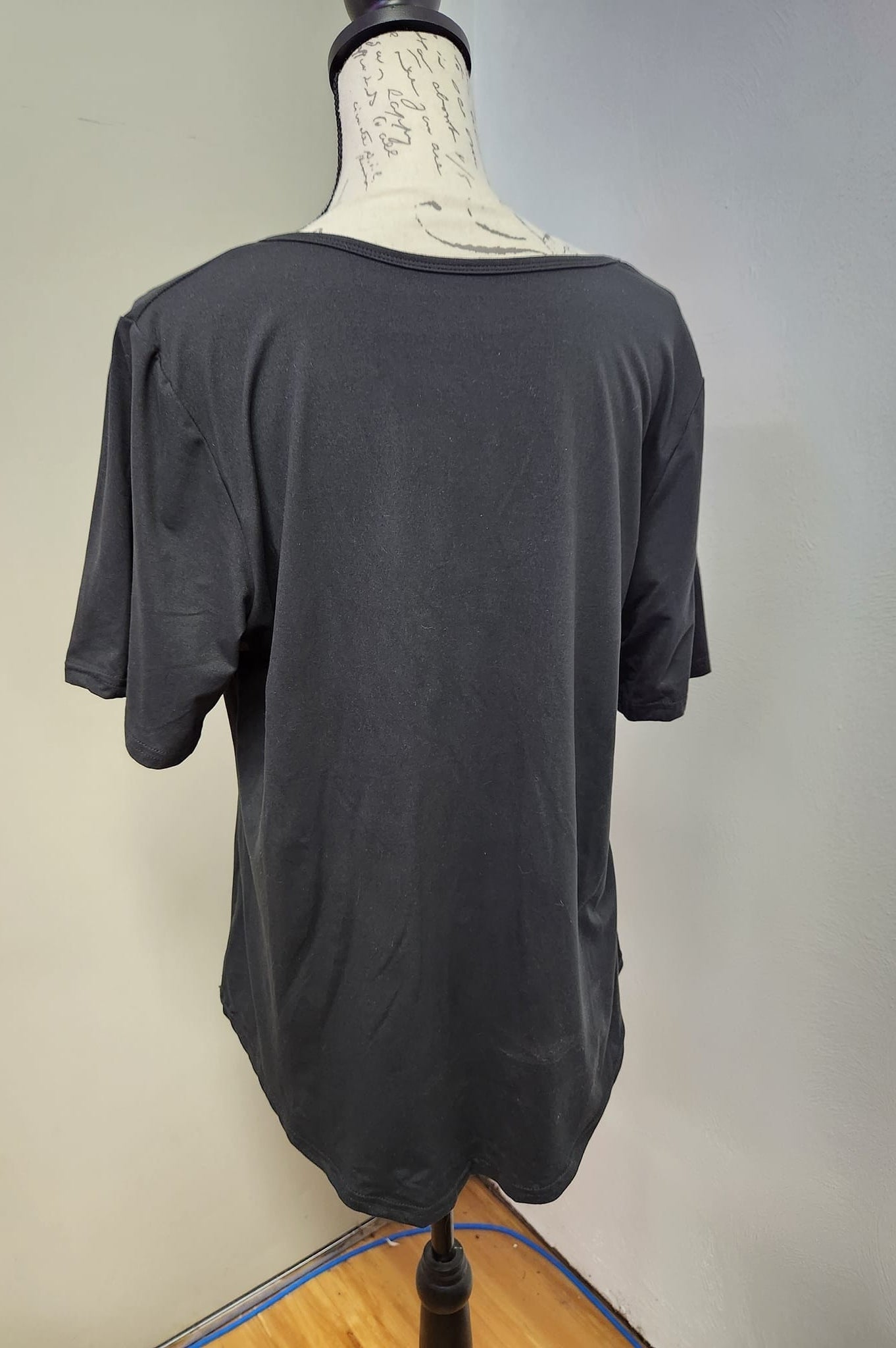 SOLID BLACK-V-NECK TUNIC-Shirt-Stay Foxy Boutique, Florissant, Missouri