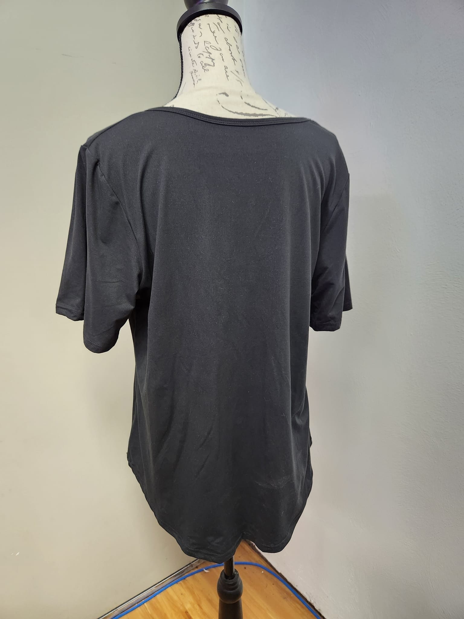 SOLID BLACK-V-NECK TUNIC-Shirt-Stay Foxy Boutique, Florissant, Missouri