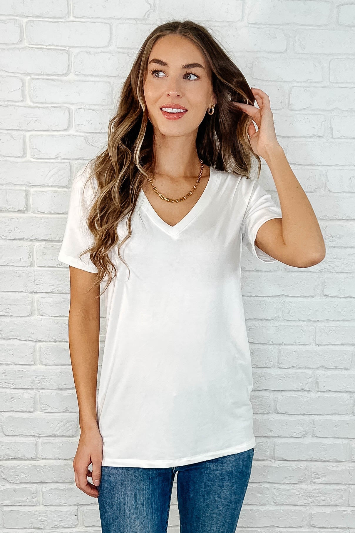 The Every Outfit Basic V-Neck Top in Off White-Womens-Stay Foxy Boutique, Florissant, Missouri